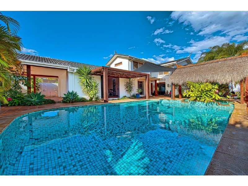 26 Andrea Avenue, Broadbeach Waters QLD 4218