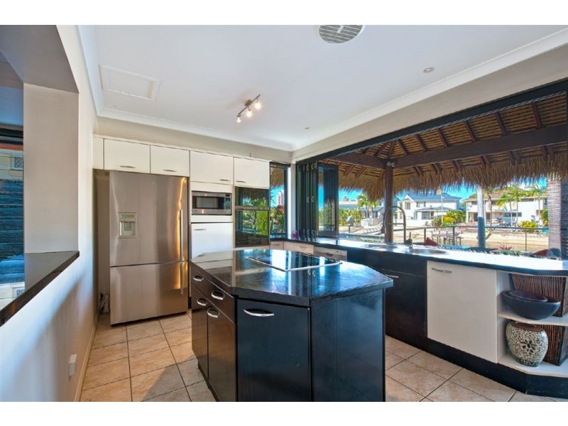 26 Andrea Avenue, Broadbeach Waters QLD 4218