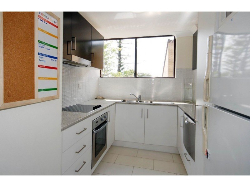 5/18 Sunshine Boulevard, Broadbeach Waters QLD 4218