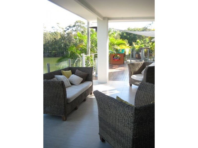 14 Ensenada Court, Broadbeach Waters QLD 4218