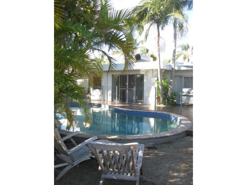 14 Ensenada Court, Broadbeach Waters QLD 4218