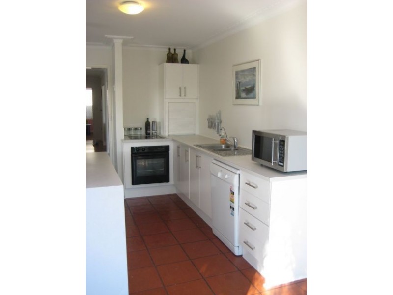 14 Ensenada Court, Broadbeach Waters QLD 4218