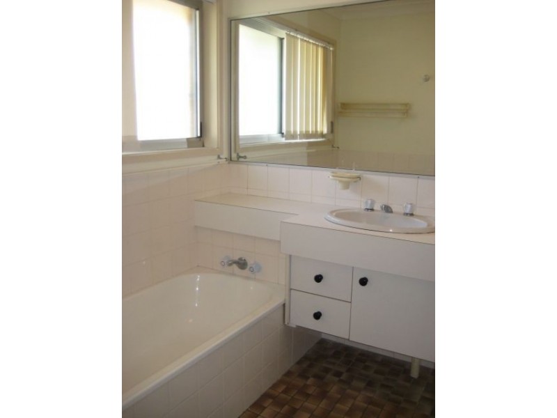 357 Rio Vista Blvd, Mermaid Waters QLD 4218