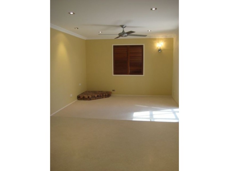 357 Rio Vista Blvd, Mermaid Waters QLD 4218