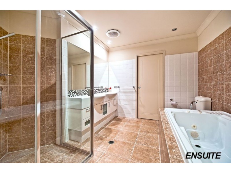 2031 The Vistas Drive, Carrara QLD 4211