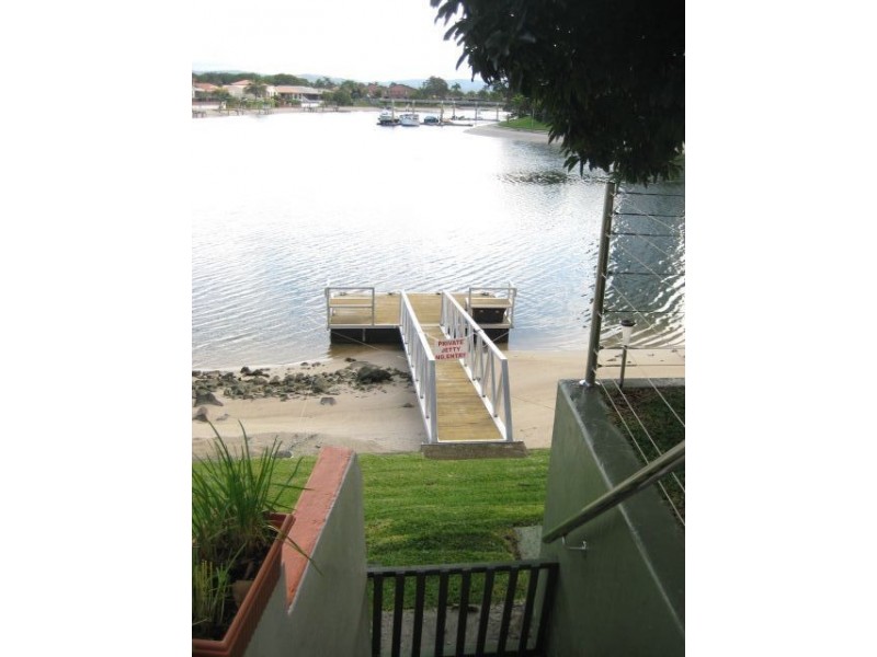 2/14 Barcardi Court, Mermaid Waters QLD 4218
