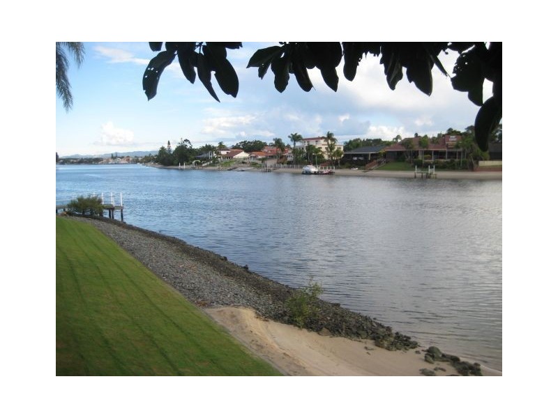 2/14 Barcardi Court, Mermaid Waters QLD 4218