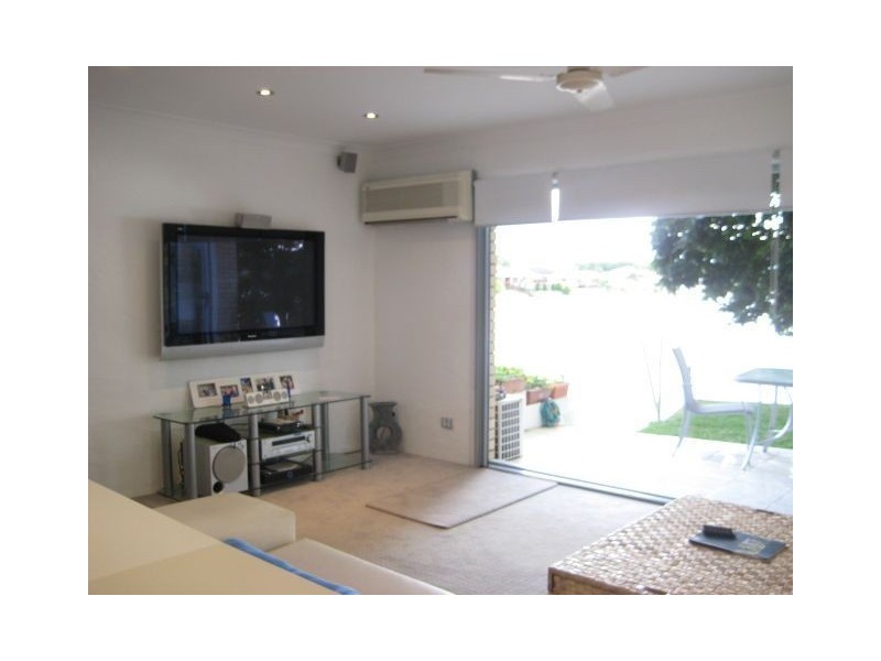2/14 Barcardi Court, Mermaid Waters QLD 4218
