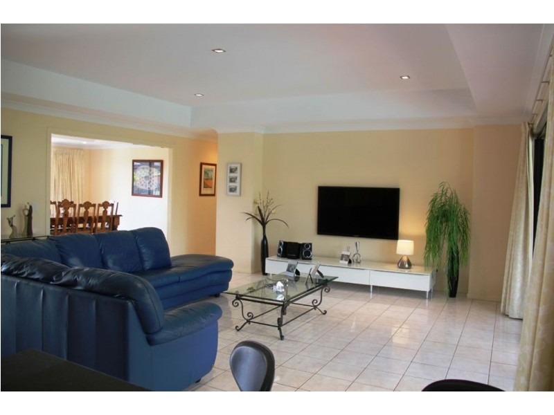 3 Shoalwater Court, Burleigh Waters QLD 4220