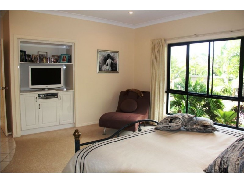 3 Shoalwater Court, Burleigh Waters QLD 4220