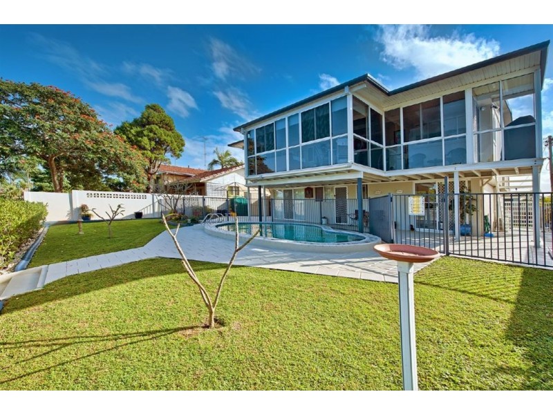 10 Monte Vista Court, Broadbeach Waters QLD 4218