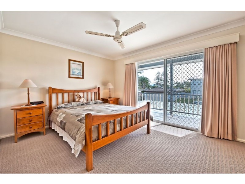 10 Monte Vista Court, Broadbeach Waters QLD 4218