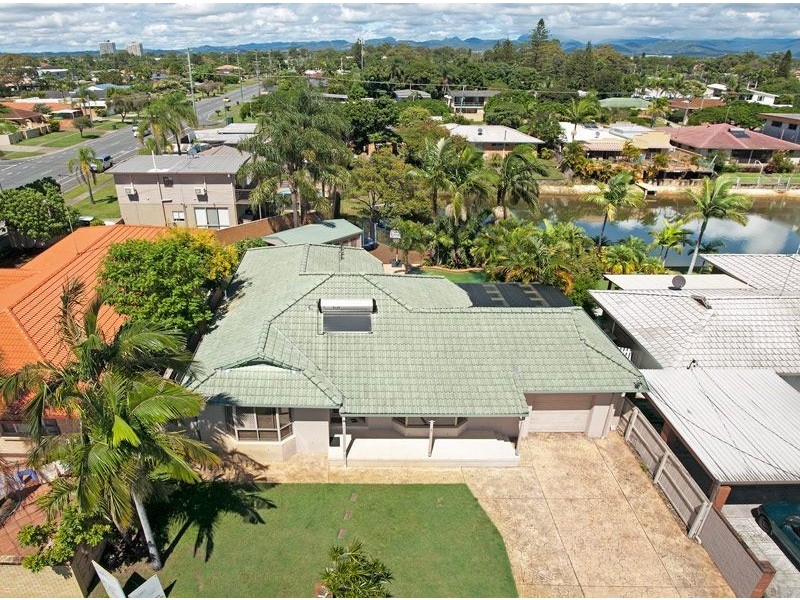 2 Cresta Ct, Broadbeach Waters QLD 4218