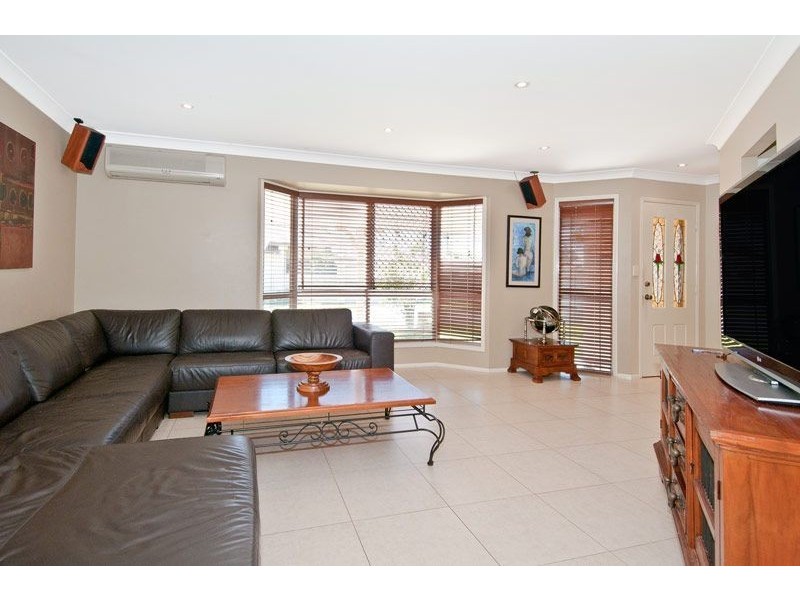 2 Cresta Ct, Broadbeach Waters QLD 4218