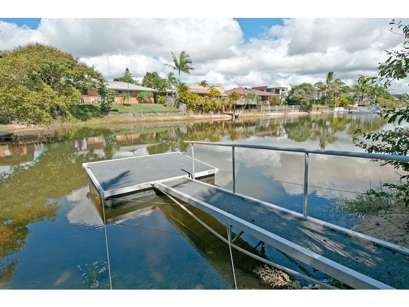 2 Cresta Court, Broadbeach Waters QLD 4218