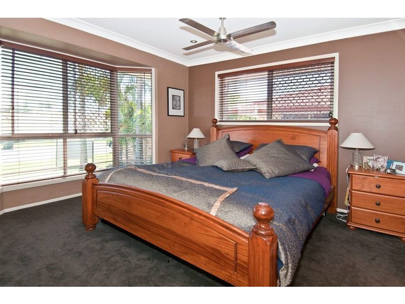 2 Cresta Court, Broadbeach Waters QLD 4218