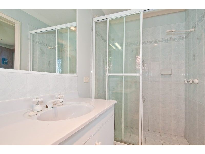 2 Cresta Court, Broadbeach Waters QLD 4218