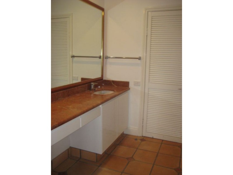 6 Moomba Court, Bundall QLD 4217