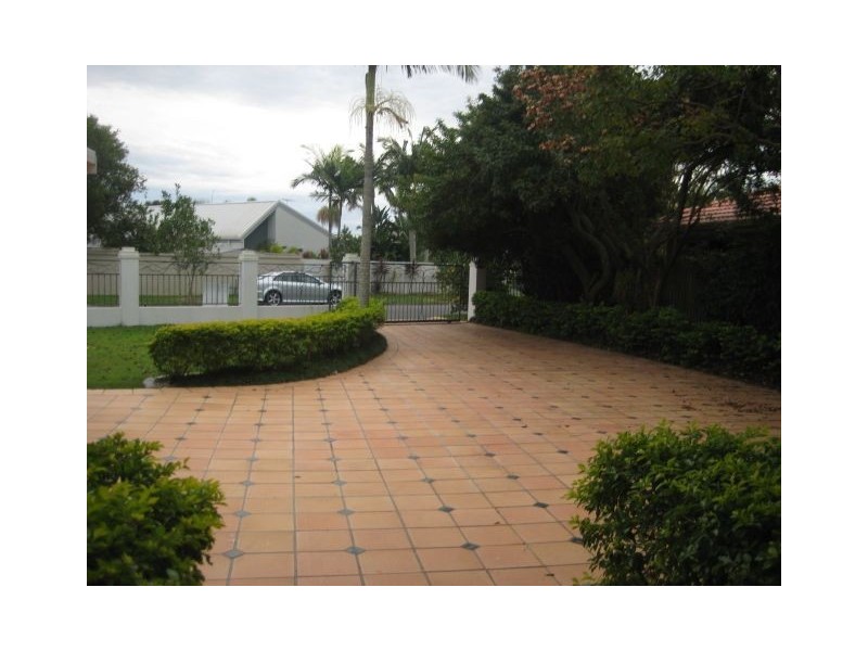 6 Moomba Court, Bundall QLD 4217