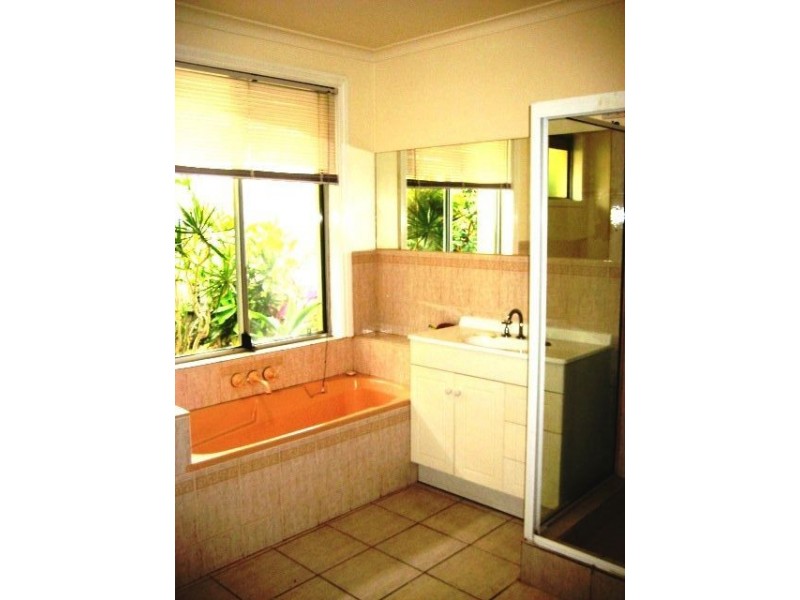 59 Kalimna Drive, Broadbeach Waters QLD 4218