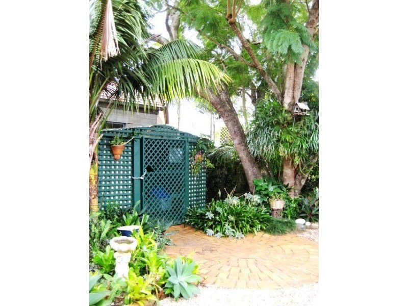 59 Kalimna Drive, Broadbeach Waters QLD 4218