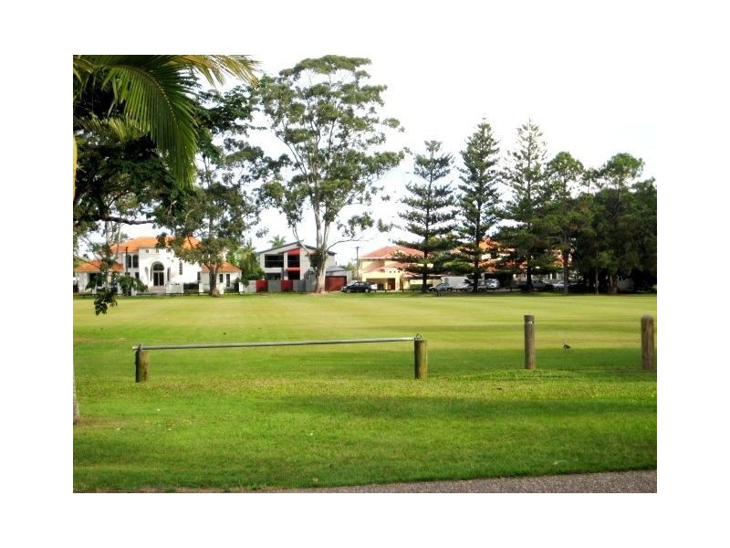 59 Kalimna Drive, Broadbeach Waters QLD 4218