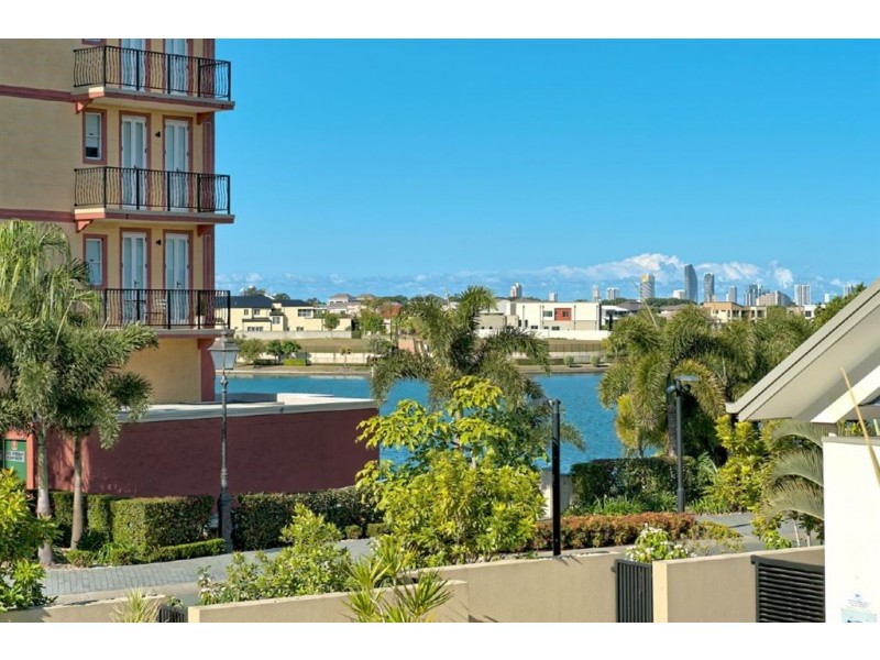 3040 Everglade Avenue, Carrara QLD 4211