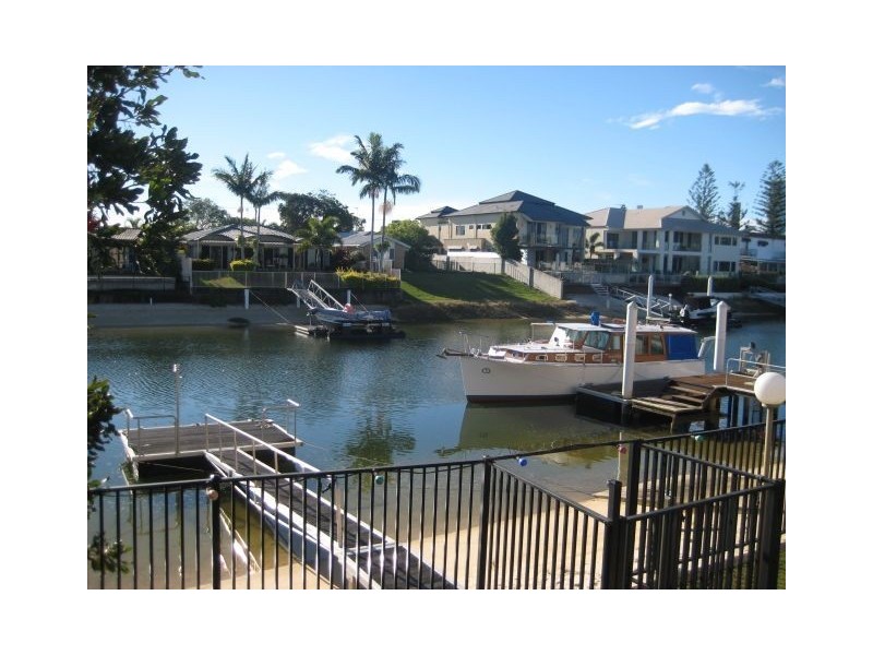 23 Andrea Avenue, Broadbeach Waters QLD 4218
