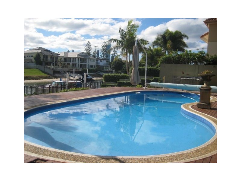 23 Andrea Avenue, Broadbeach Waters QLD 4218