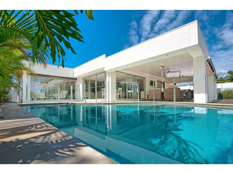 37 Beverley Crescent, Broadbeach Waters QLD 4218