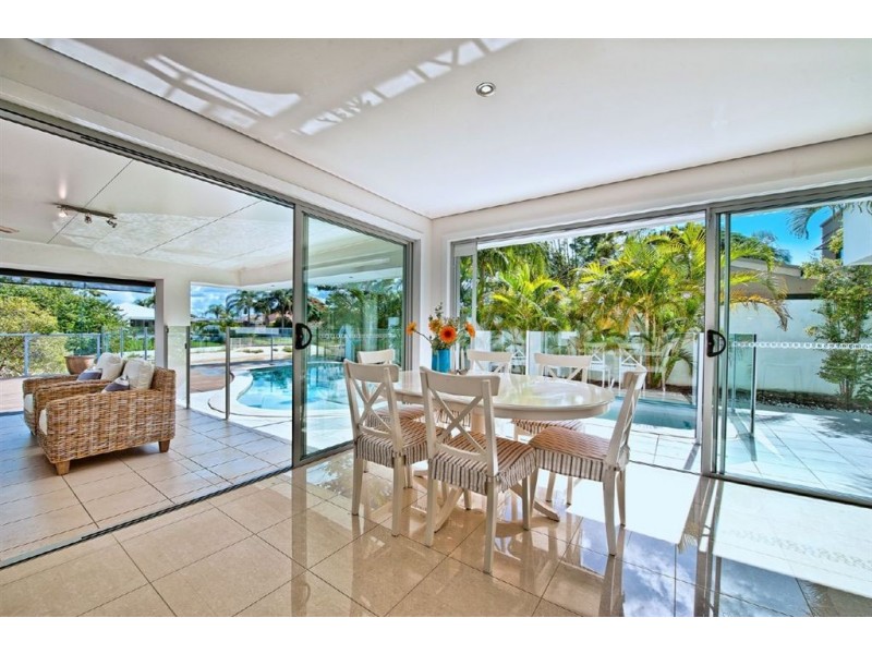 37 Beverley Crescent, Broadbeach Waters QLD 4218