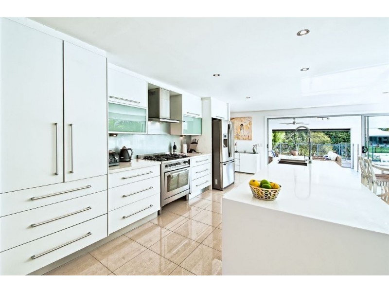 37 Beverley Crescent, Broadbeach Waters QLD 4218