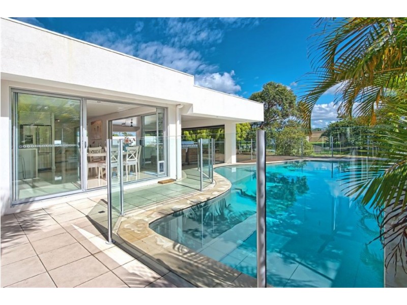 37 Beverley Crescent, Broadbeach Waters QLD 4218