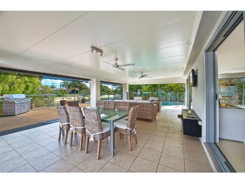 37 Beverley Crescent, Broadbeach Waters QLD 4218