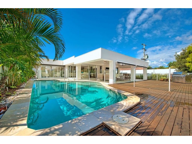 37 Beverley Crescent, Broadbeach Waters QLD 4218