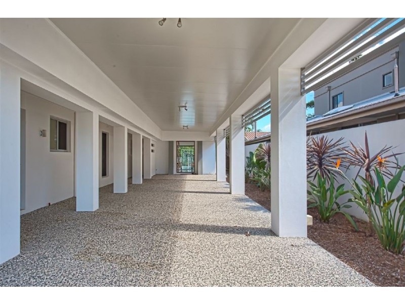 37 Beverley Crescent, Broadbeach Waters QLD 4218