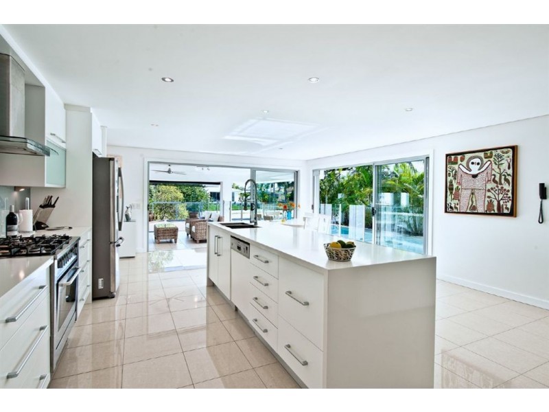 37 Beverley Crescent, Broadbeach Waters QLD 4218