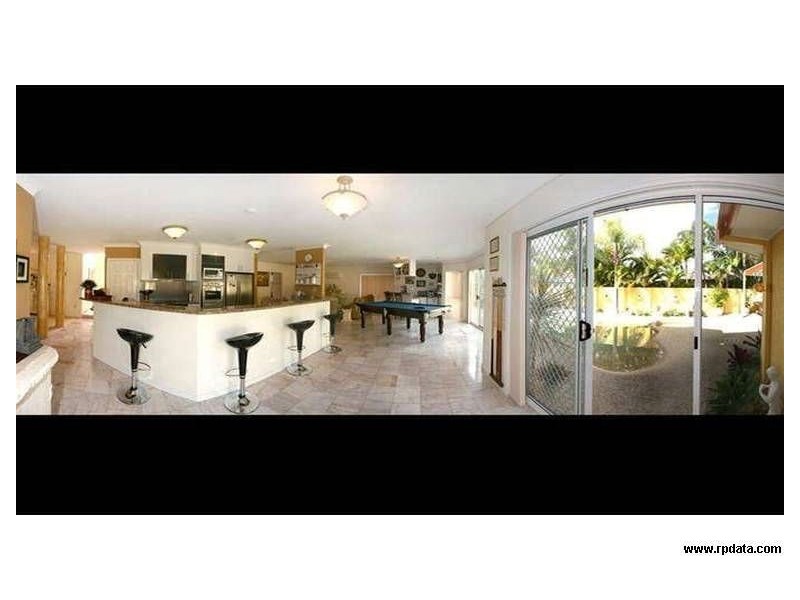 10 Santa Cruz Boulevard, Clear Island Waters QLD 4226