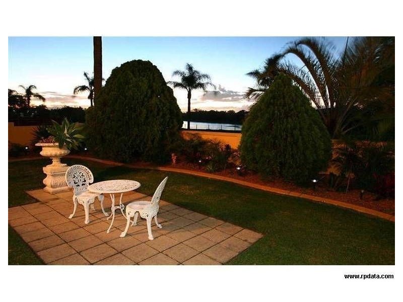 10 Santa Cruz Boulevard, Clear Island Waters QLD 4226