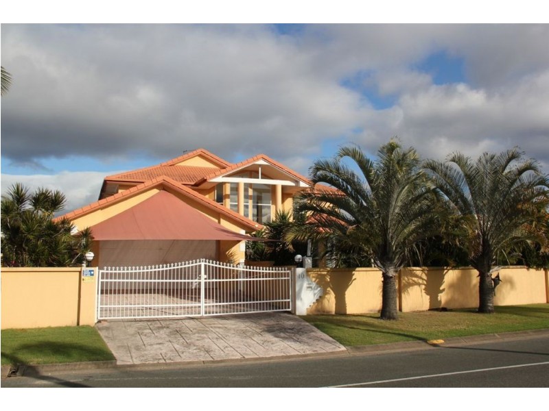 10 Santa Cruz Boulevard, Clear Island Waters QLD 4226