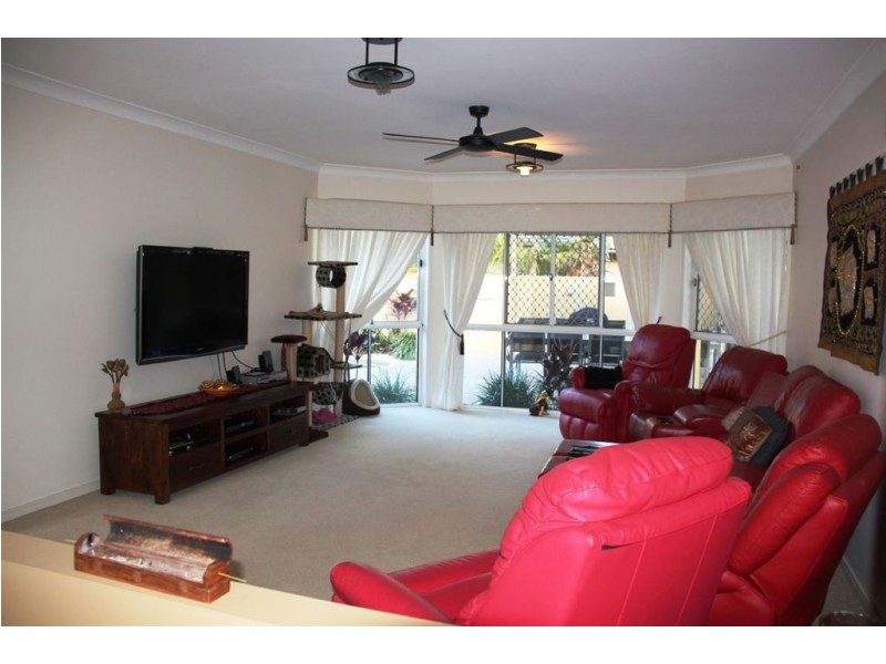 10 Santa Cruz Boulevard, Clear Island Waters QLD 4226