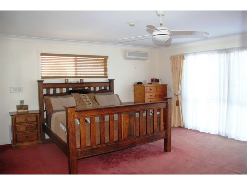 10 Santa Cruz Boulevard, Clear Island Waters QLD 4226