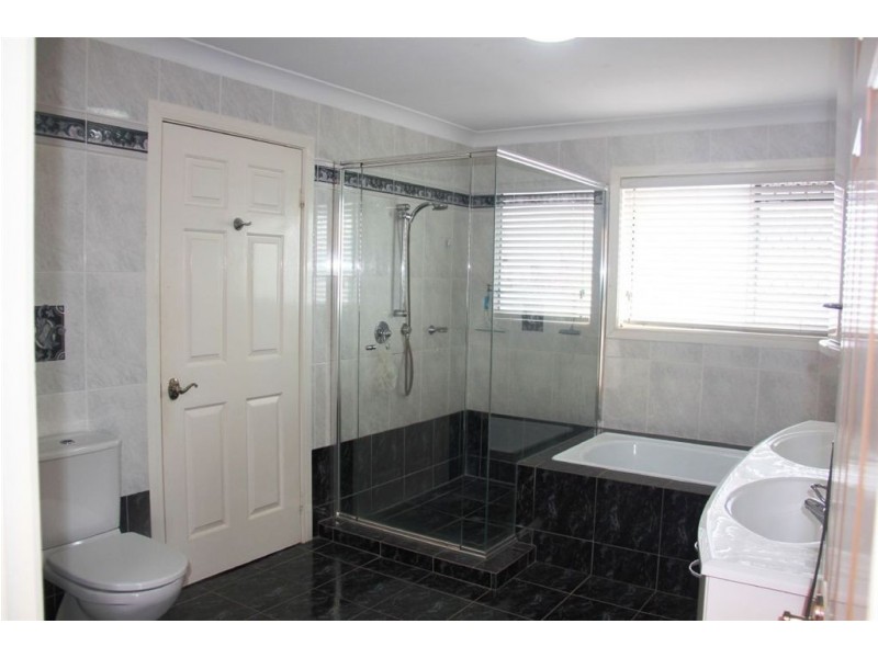 10 Santa Cruz Boulevard, Clear Island Waters QLD 4226