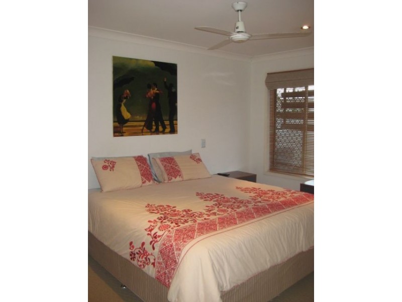 18 Melody Street, Mermaid Waters QLD 4218