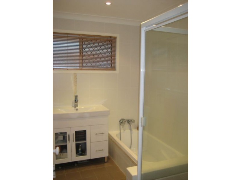 18 Melody Street, Mermaid Waters QLD 4218