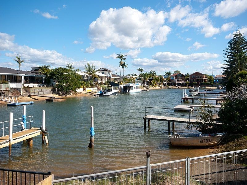 12 Bermuda Street, Broadbeach Waters QLD 4218