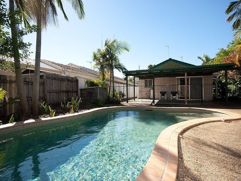 12 Bermuda Street, Broadbeach Waters QLD 4218