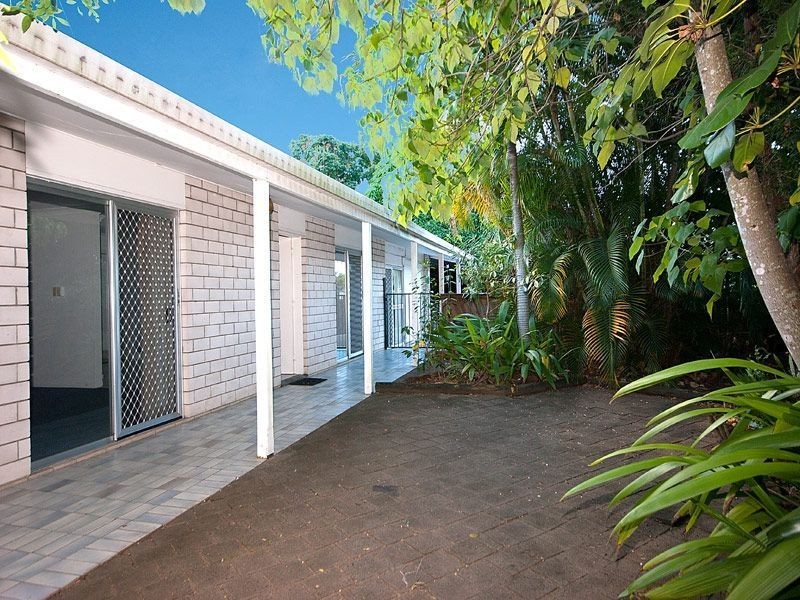 12 Bermuda Street, Broadbeach Waters QLD 4218