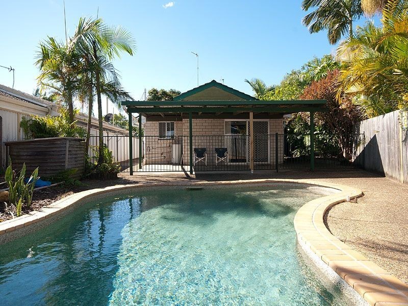 12 Bermuda Street, Broadbeach Waters QLD 4218