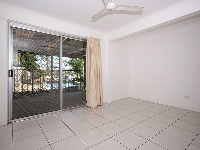 12 Bermuda Street, Broadbeach Waters QLD 4218